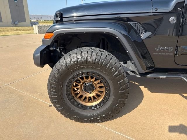 Used 2025 Black Clearcoat Jeep Sahara image 9