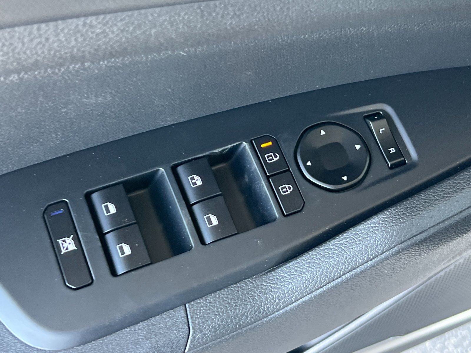 New 2026 Snow White Pearl Kia S image 11