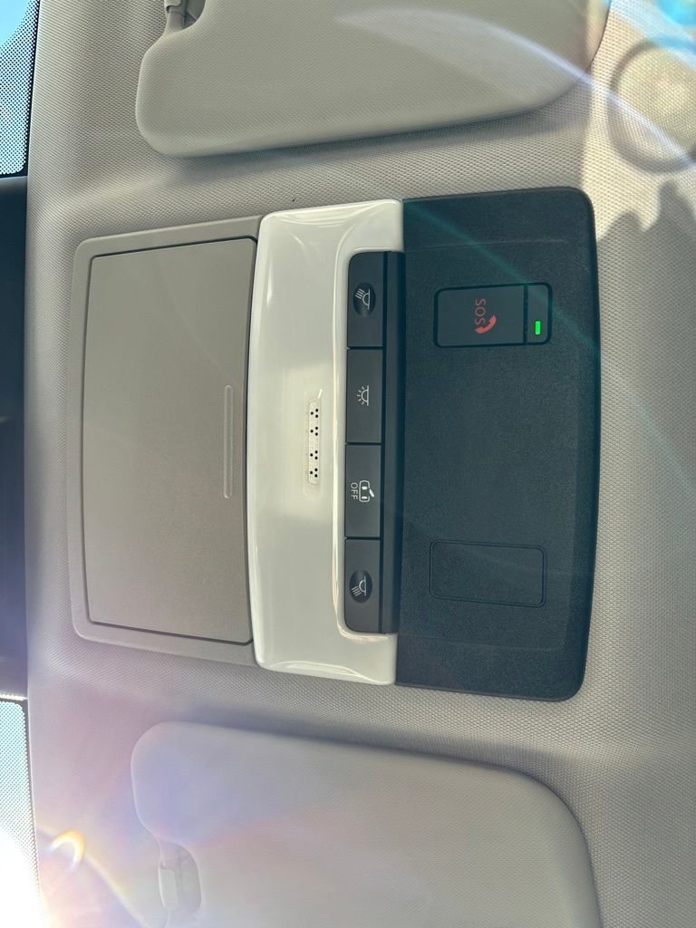Used 2023 White Diamond Mitsubishi SE image 29