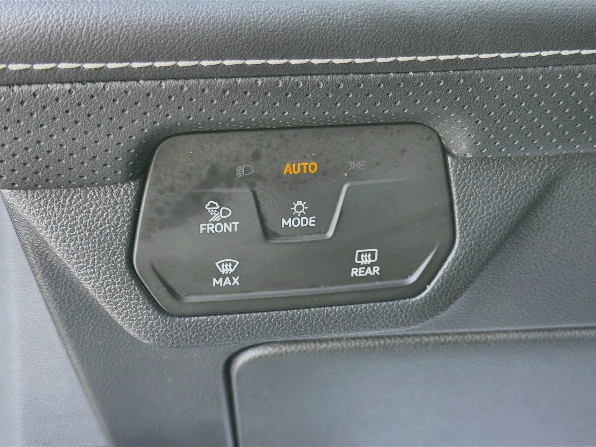 Used 2024 Gray Volkswagen 2.0T SE w/Technology image 35