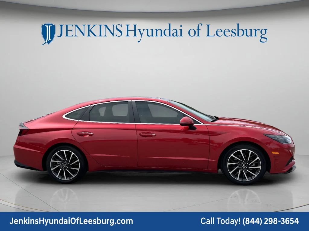 Used 2020 Red Hyundai Limited image 3