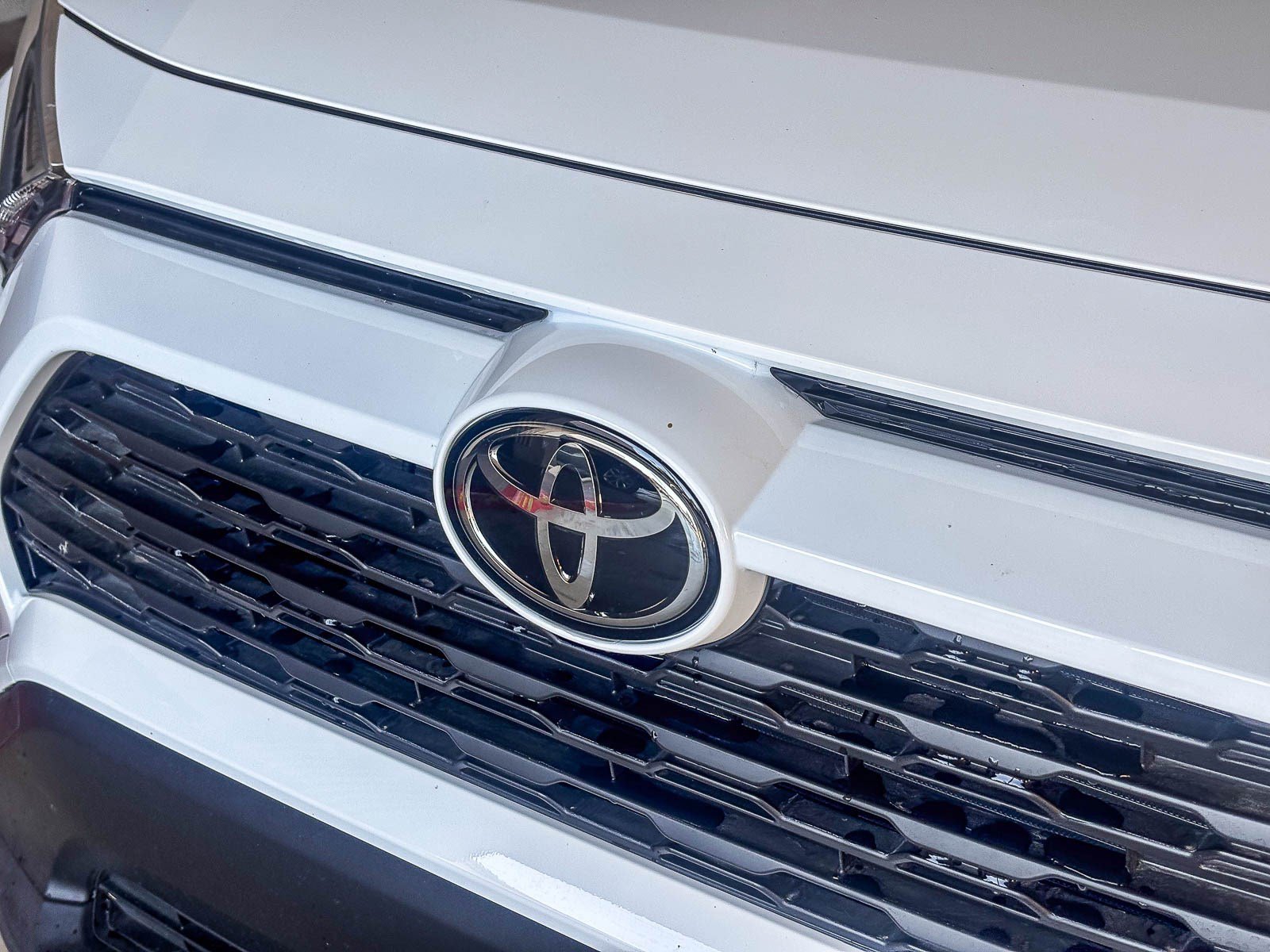 Used 2025 Ice Cap Toyota Hybrid XLE image 8