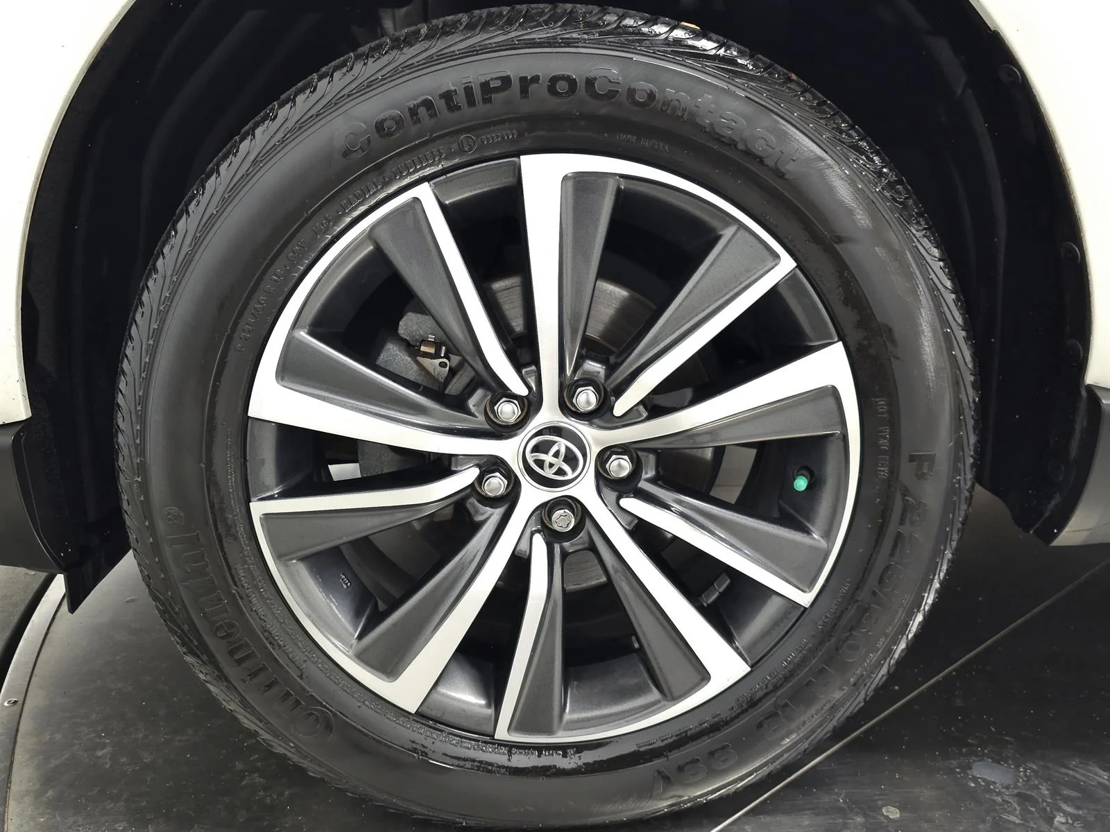 Used 2022 White Toyota LE image 13