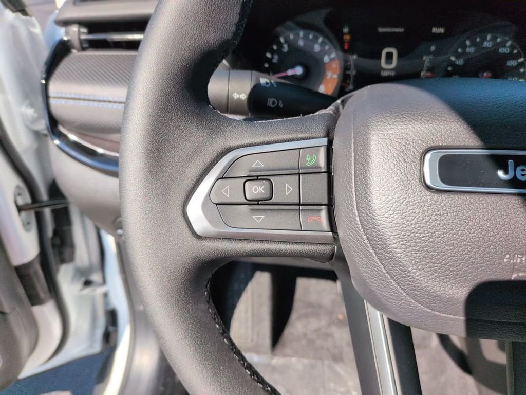 New 2026 Bright White Clearcoat Jeep Latitude image 22