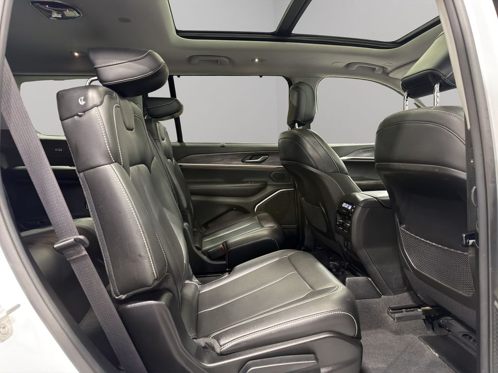 Used 2023 Bright White Clearcoat Jeep Limited image 19