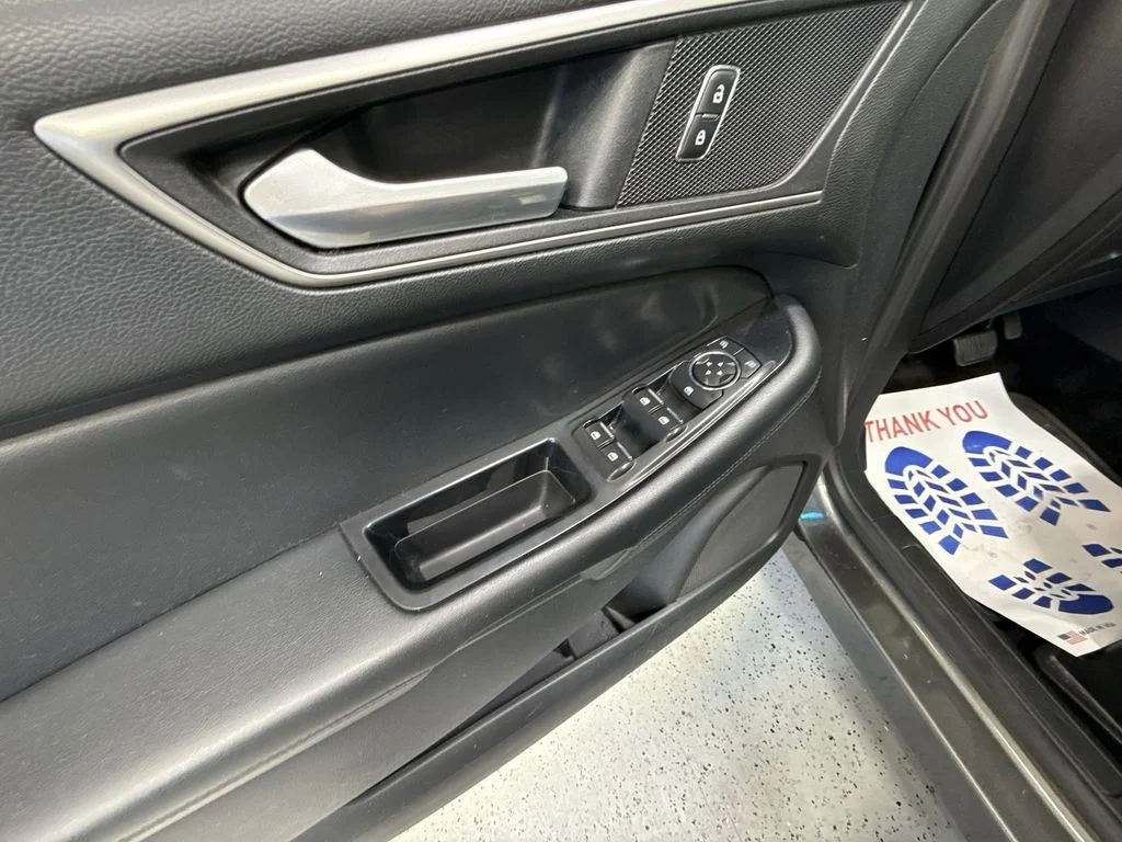 Used 2015 Magnetic Metallic Ford SEL image 31