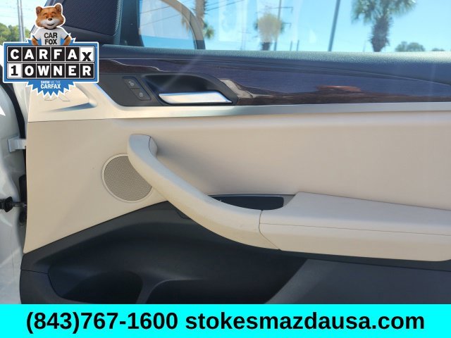 Used 2022 White BMW sDrive30i image 24