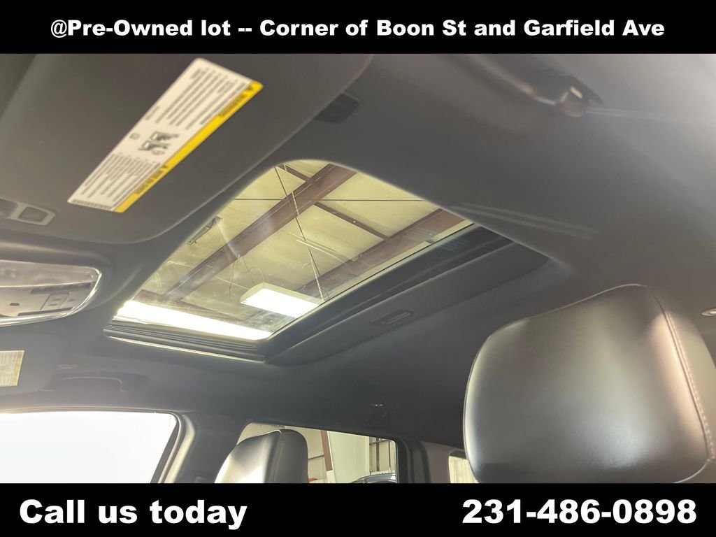 Used 2022 White Jeep Laredo X image 13