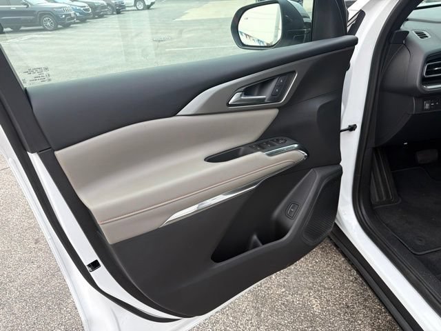 New 2026 Summit White Chevrolet LT image 25