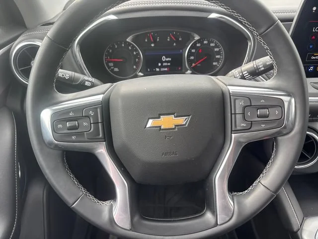 Used 2024 Summit White Chevrolet 3LT image 17