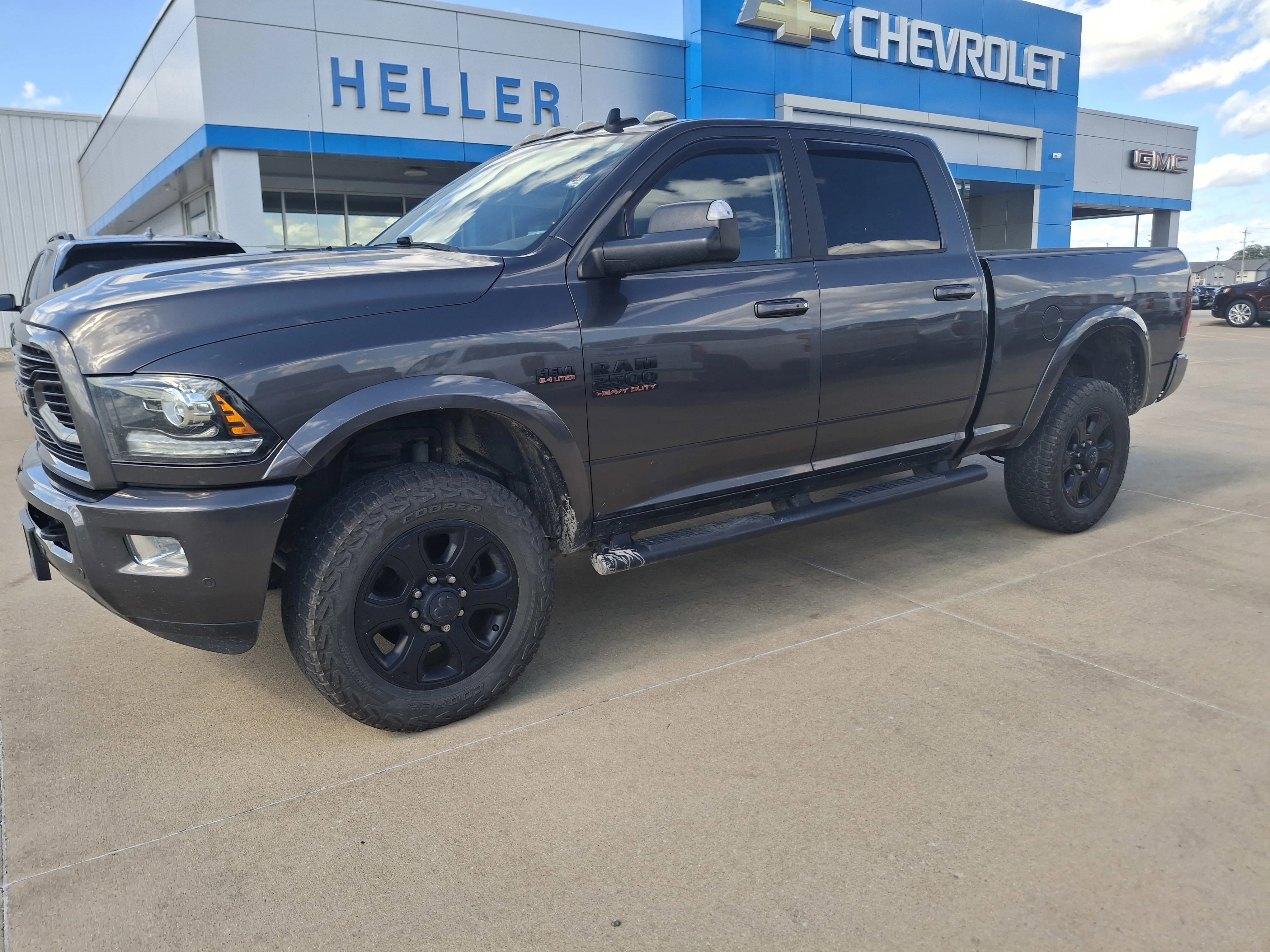 Used 2018 Granite Crystal Metallic Clearcoat Ram Laramie image 3