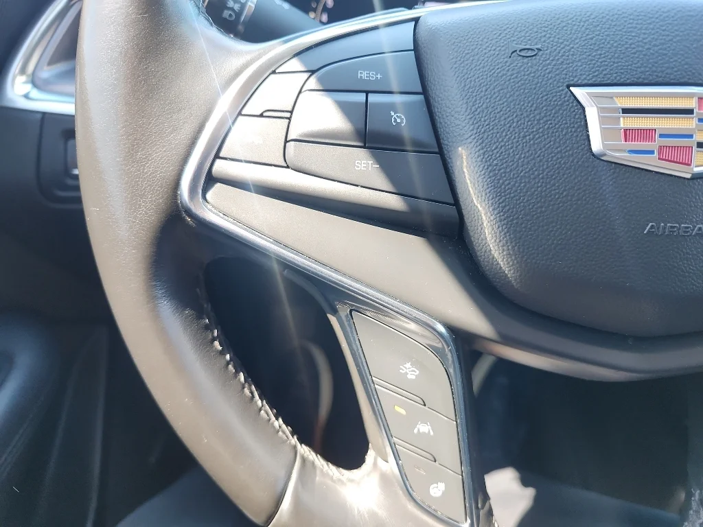 Used 2019 Crystal White Tricoat Cadillac Premium Luxury AWD image 25