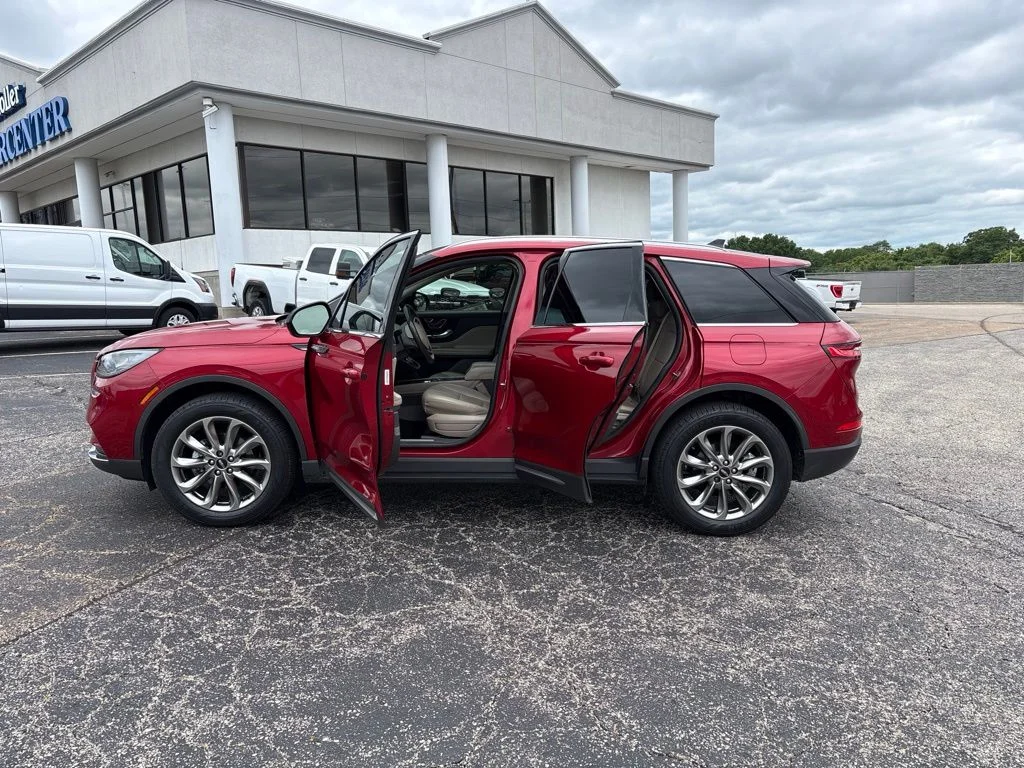 Used 2022 Red Lincoln Standard image 4