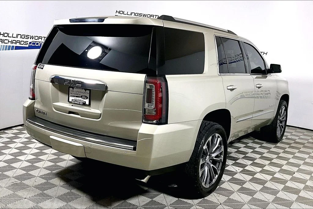 Used 2016 Sparkling Silver Metallic GMC Denali image 9