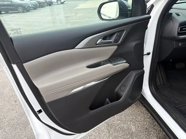 New 2026 Summit White Chevrolet LT image 25