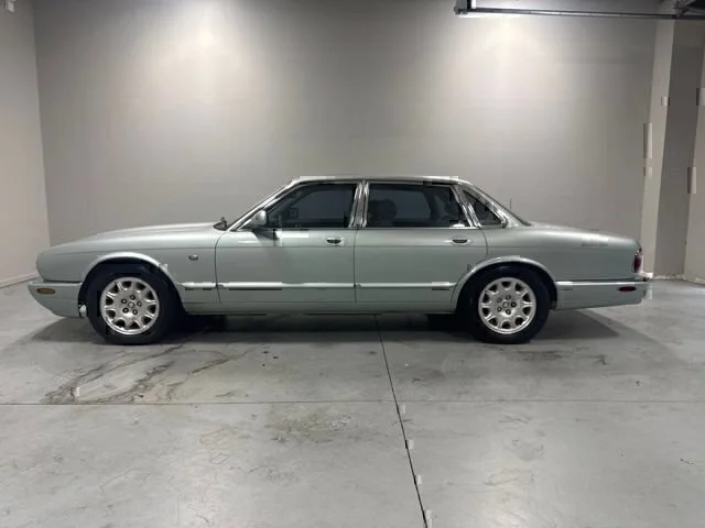 Used 2000 Gold Jaguar Base image 10
