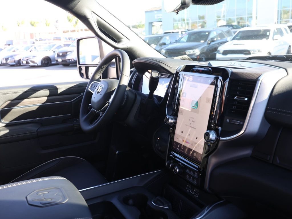 New 2026 Diamond Black Crystal Pearl-Coat Exterior Paint RAM Laramie image 18