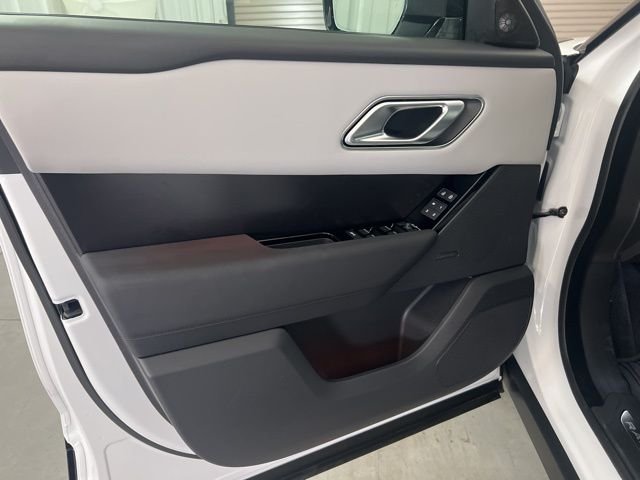 New 2026 Fuji White Land Rover Dynamic SE image 8