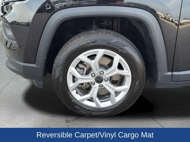 Used 2025 Black Jeep Latitude image 29