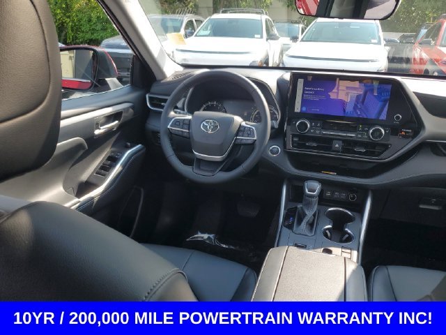 2025 Toyota Highlander XLE - Photo 22