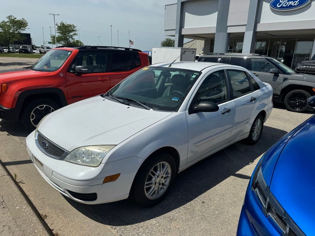 Used 2007 White Ford S image 2