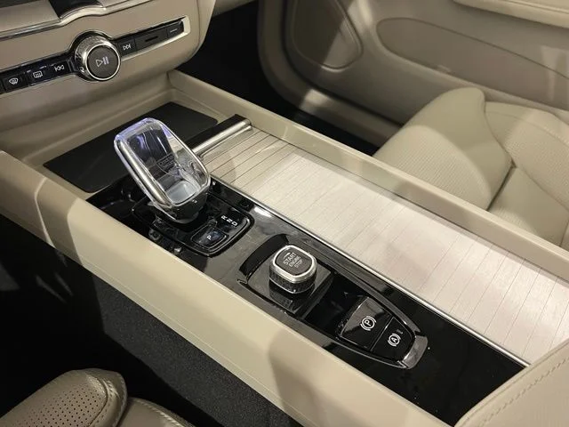 New 2026 Crystal White Volvo Ultra image 18