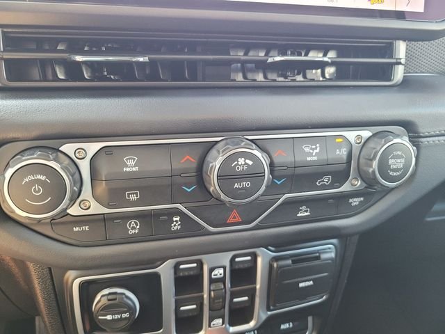 Used 2025 White Jeep Rubicon image 25
