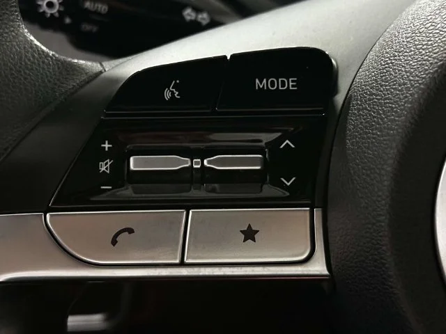 Used 2022 Ice White Hyundai SEL image 22