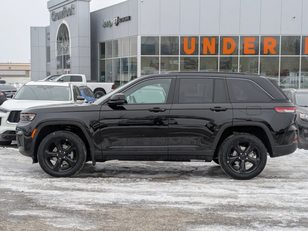 New 2026 Black Jeep Limited - - 4x4 - 20 Gloss Black Wheels - Luxury Tech II - Remote Start & More! image 5