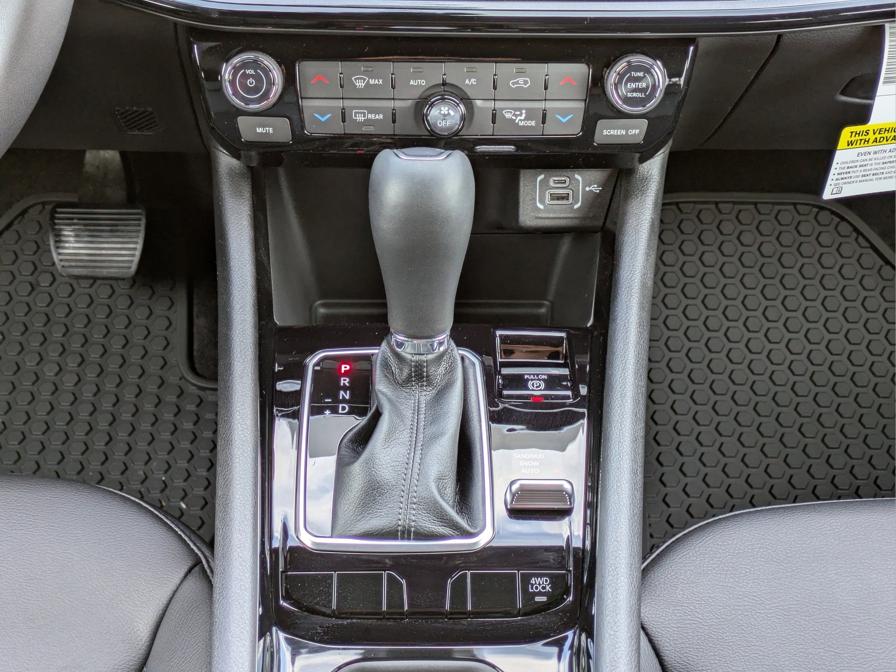 New 2026 Bright White Clearcoat Jeep Latitude Altitude image 20