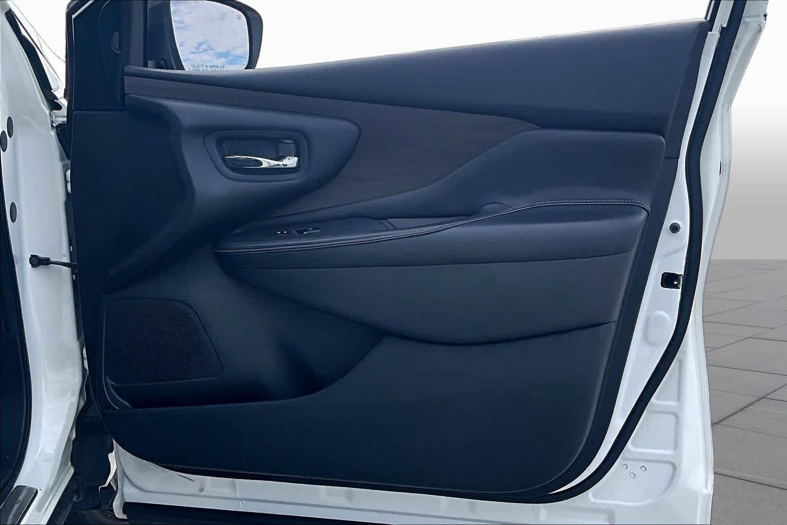 Used 2019 Pearl White Tricoat Nissan Platinum image 23
