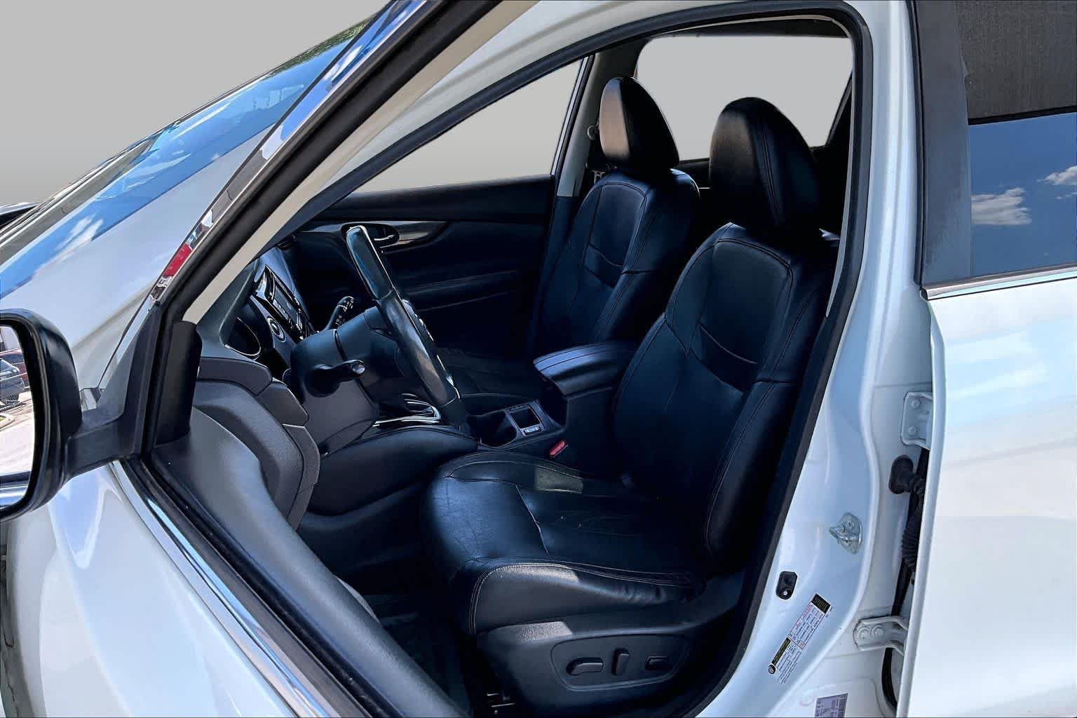 Used 2017 Pearl White Nissan SL image 7