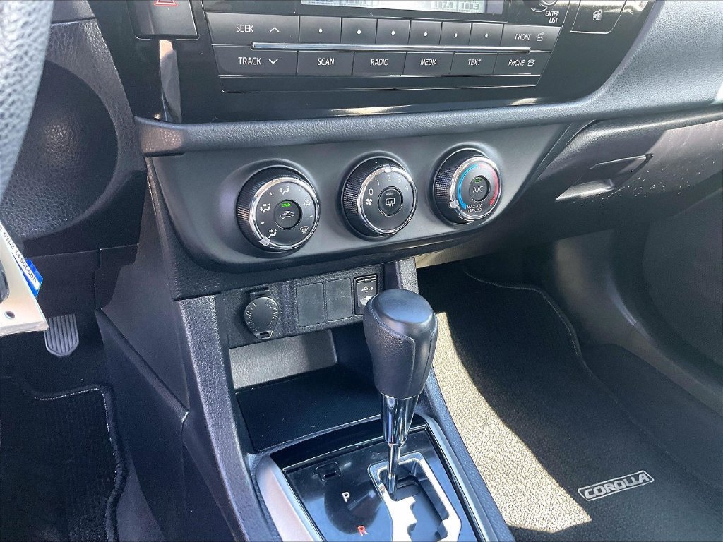 Used 2015 Silver Toyota L image 25