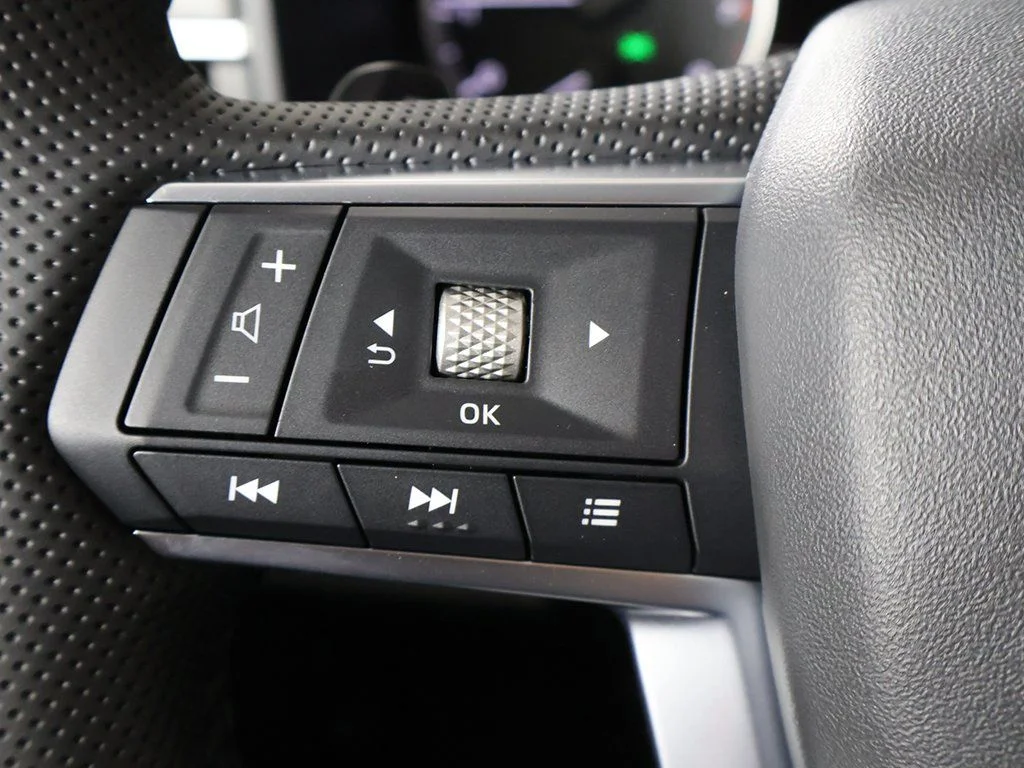 2025 Mitsubishi Outlander SE - Photo 42