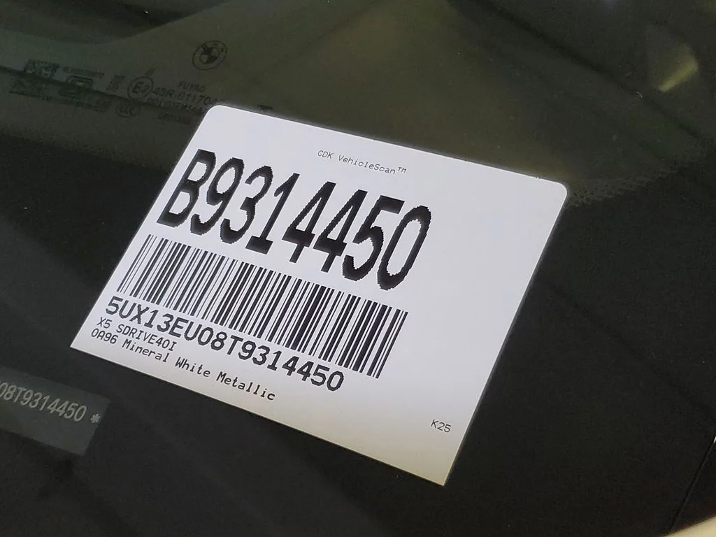 Used 2026 White BMW sDrive40i image 27