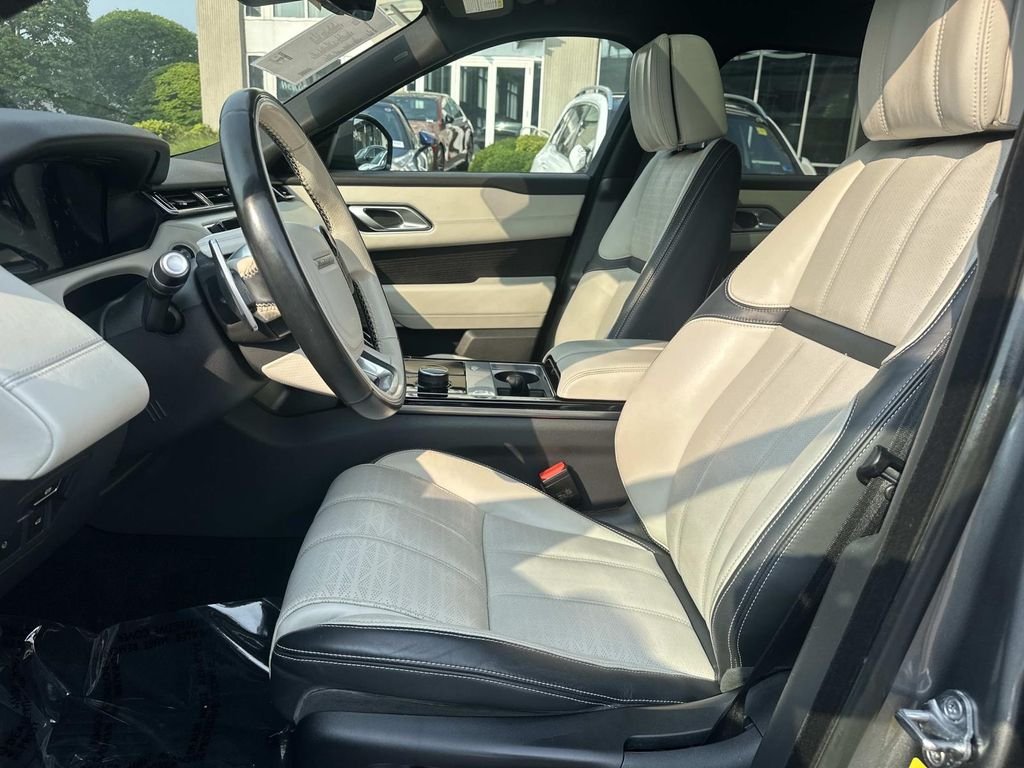 Used 2018  Land Rover HSE R-Dynamic image 16