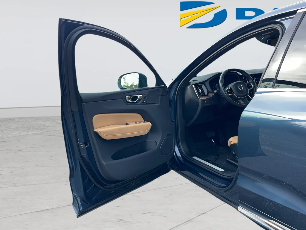 Used 2021 Blue Volvo T5 Inscription image 33