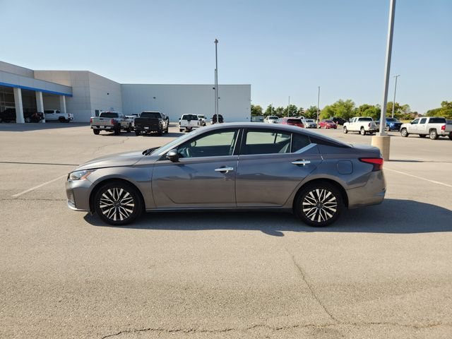 Used 2025 Gray Nissan SV image 4