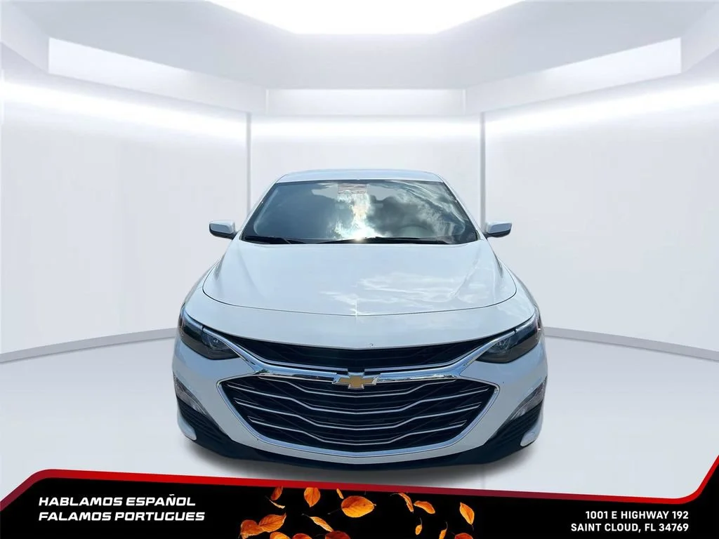 Used 2025 Summit White Chevrolet 1LT image 2