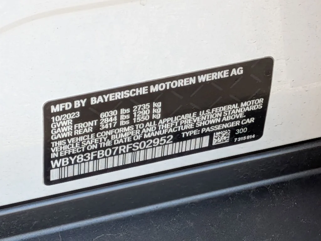 Used 2024 White BMW xDrive40 image 32