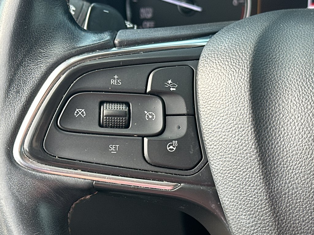 Used 2022  Buick Essence image 18