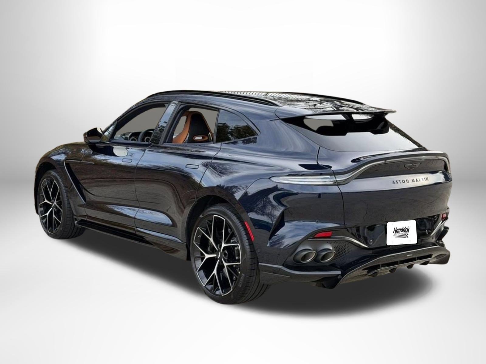 2026 Aston Martin DBX 707 - Photo 3