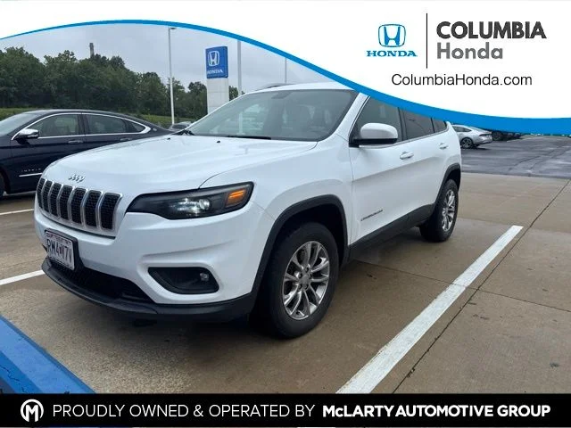 Used 2019 White Jeep Latitude Plus image 1