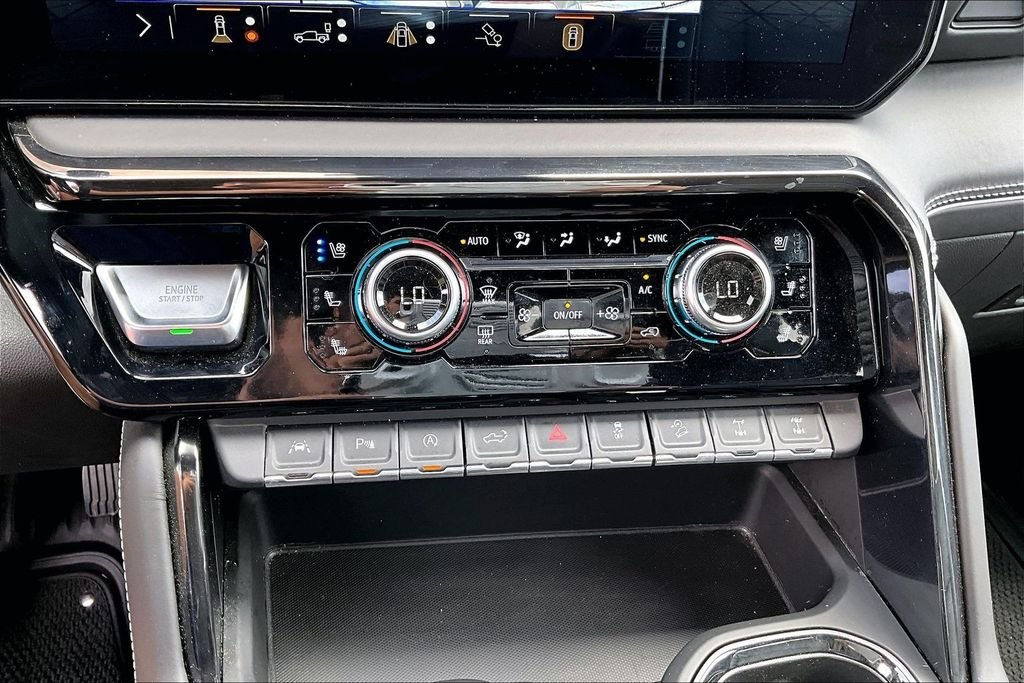 Used 2024 White GMC AT4X image 24