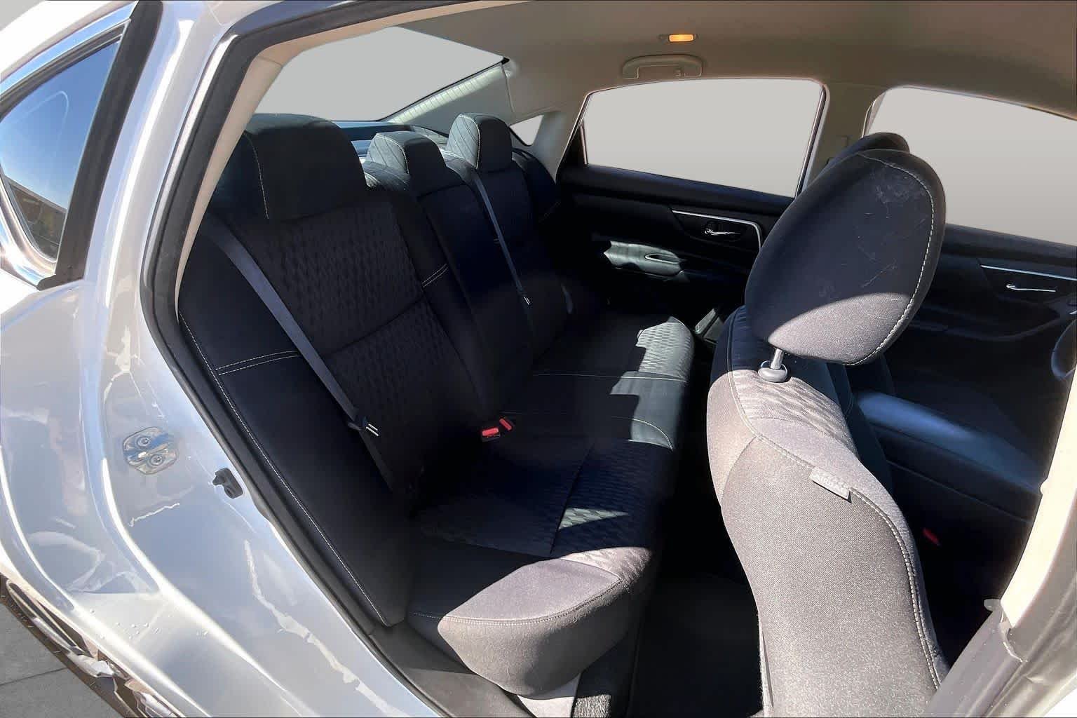 Used 2017 Pearl White Nissan 2.5 SV image 20