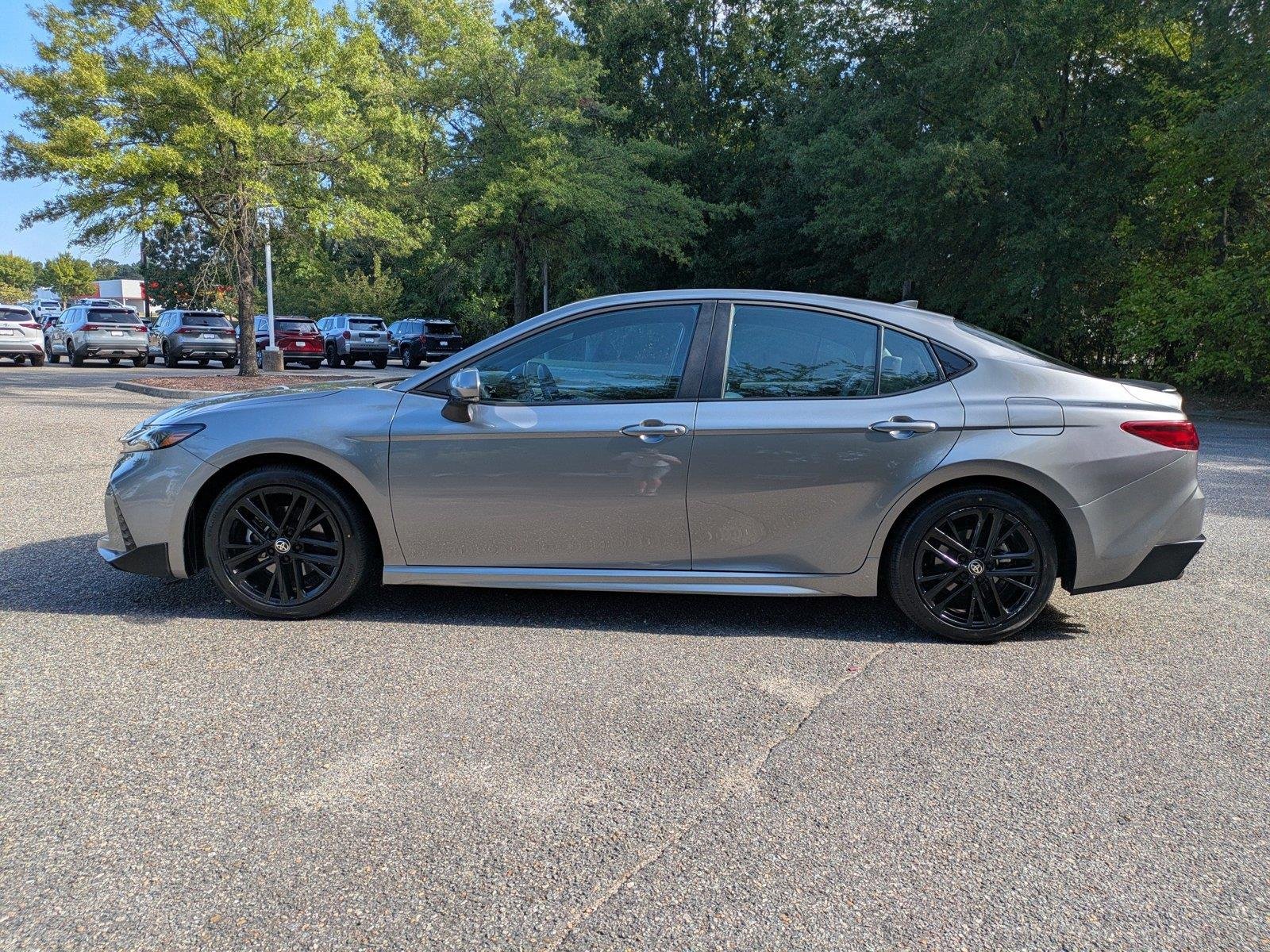 Used 2025  Toyota SE image 7