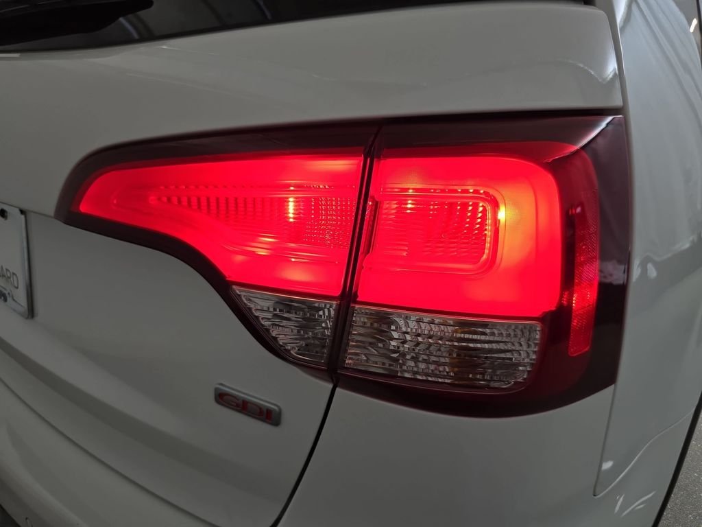Used 2015 Snow White Pearl Kia LX image 32