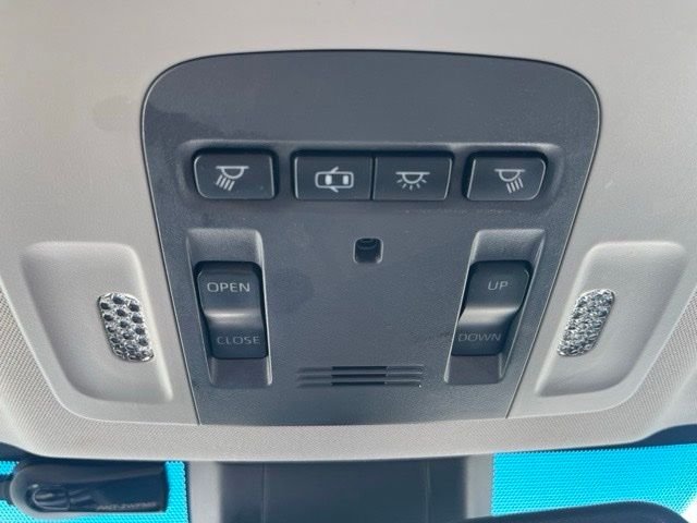 Used 2018 Gray Toyota SE image 10
