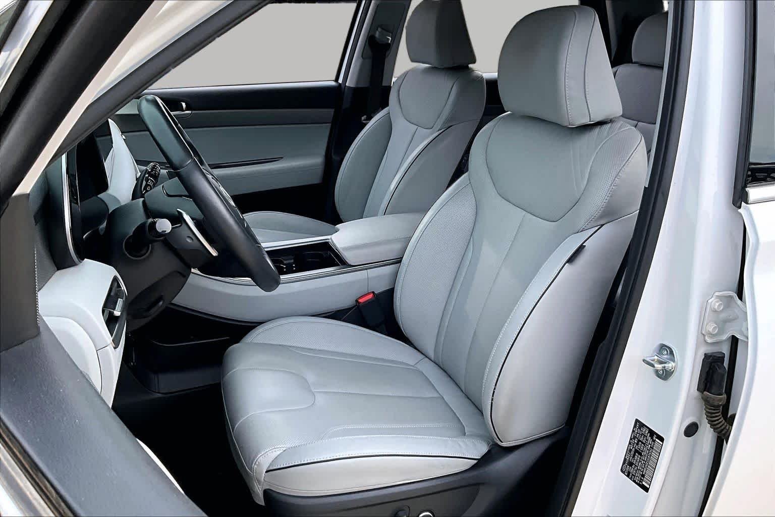 Used 2025 Hyper White Hyundai SEL image 8