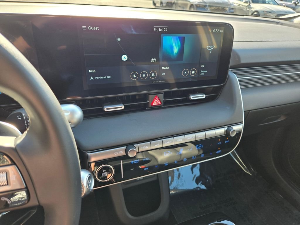 Used 2025 Atlas White Hyundai SEL image 25